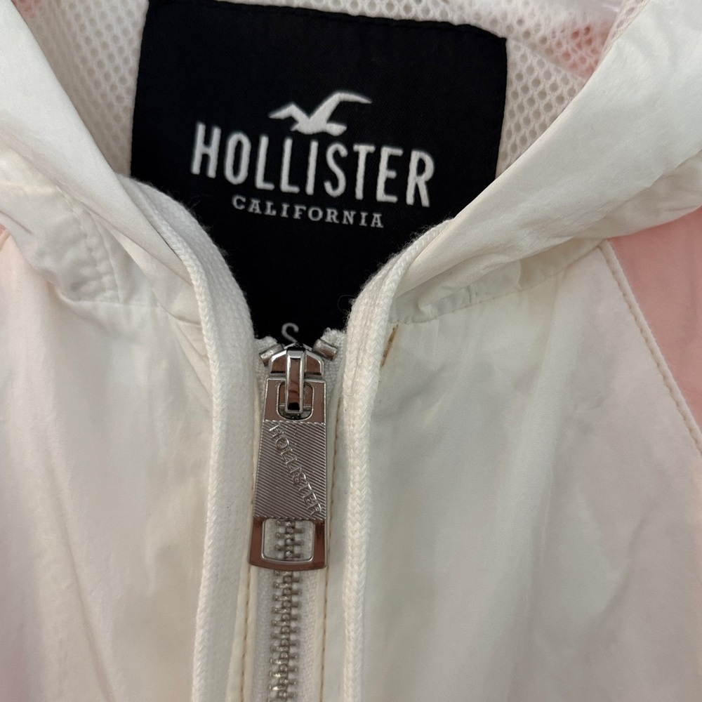 Like new. Hollister Women's Pink and Tan Cropped windbreaker - Picture 2 of 4